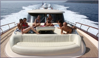  Tomar el sol en un barco 
